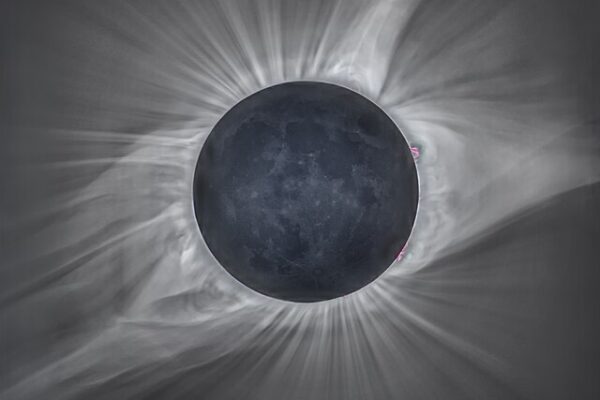 Total Solar Eclipse 8 21 17 600x400